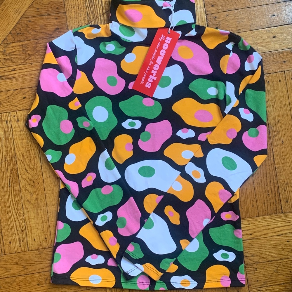 Nooworks Eggs Turtleneck in Size Small - NWT